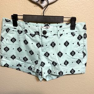 Women’s no boundaries, size 9, mint green twill shorts